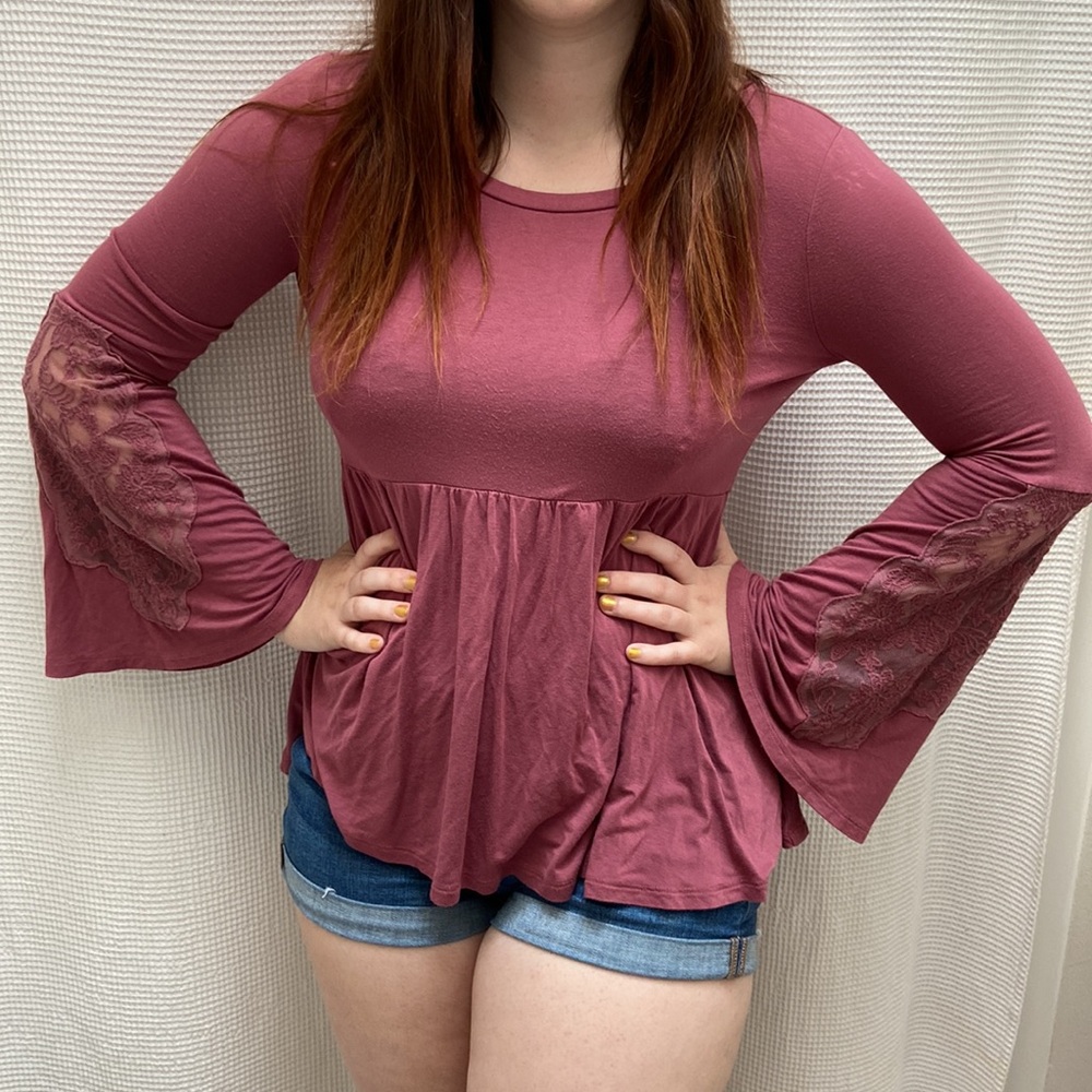 Women’s American Eagle Outfitters Pink Flare & Lace Sleeve, Open Back top. Sz S